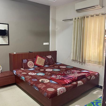 Satguru Guest House Ujjain Ngoại thất bức ảnh