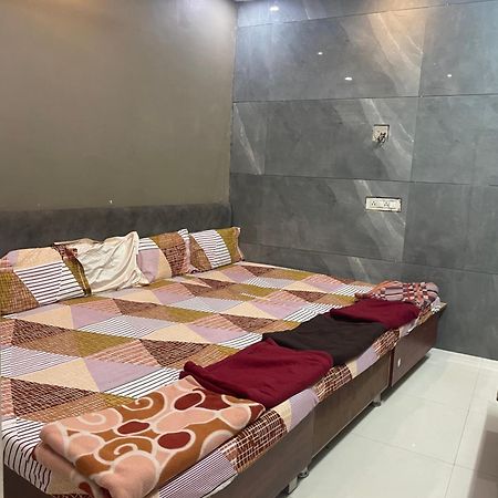 Satguru Guest House Ujjain Ngoại thất bức ảnh