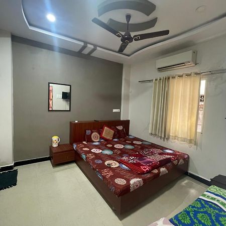 Satguru Guest House Ujjain Ngoại thất bức ảnh
