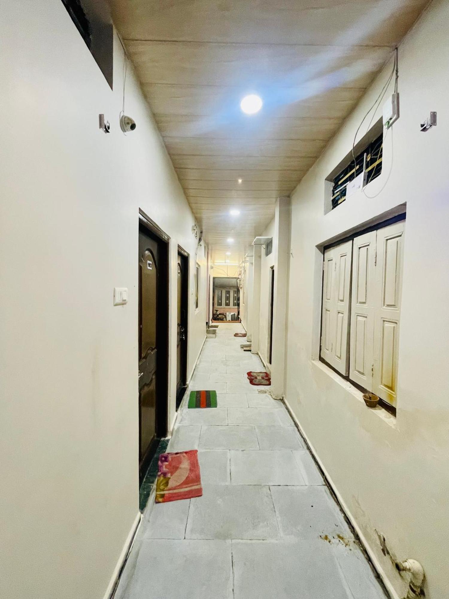 Satguru Guest House Ujjain Ngoại thất bức ảnh
