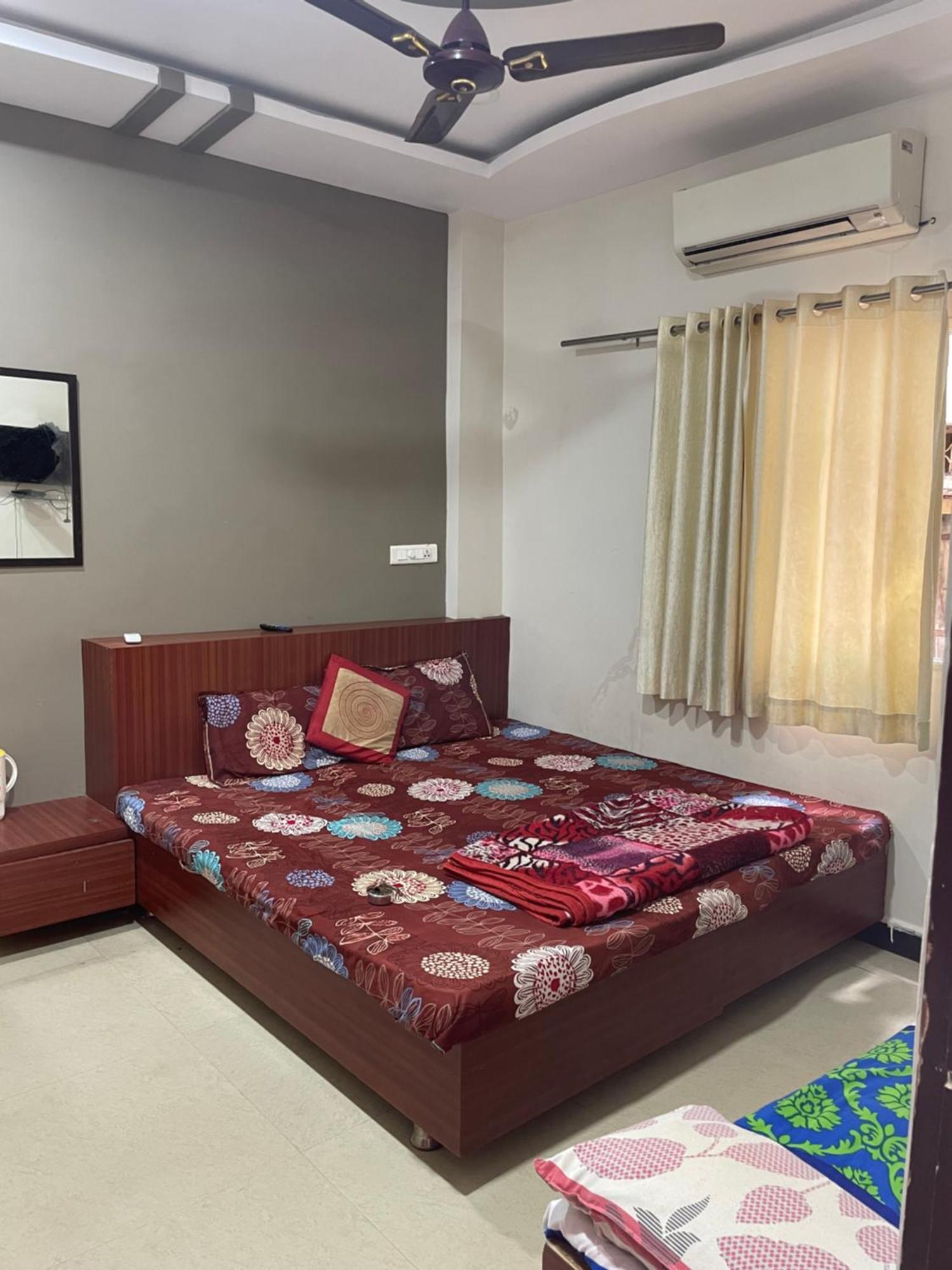 Satguru Guest House Ujjain Ngoại thất bức ảnh