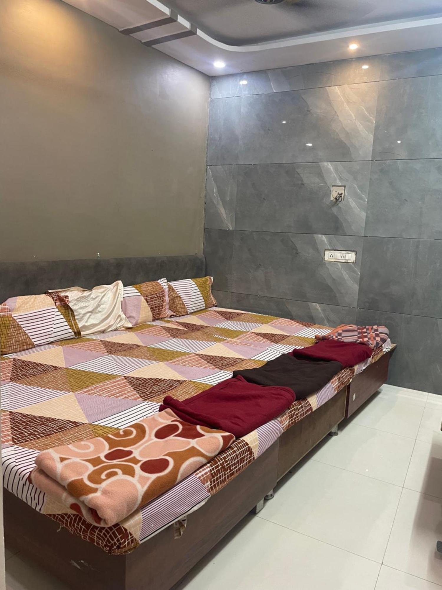Satguru Guest House Ujjain Ngoại thất bức ảnh