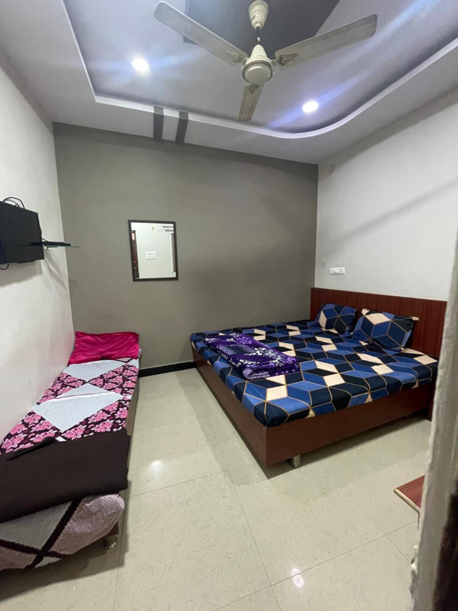 Satguru Guest House Ujjain Ngoại thất bức ảnh