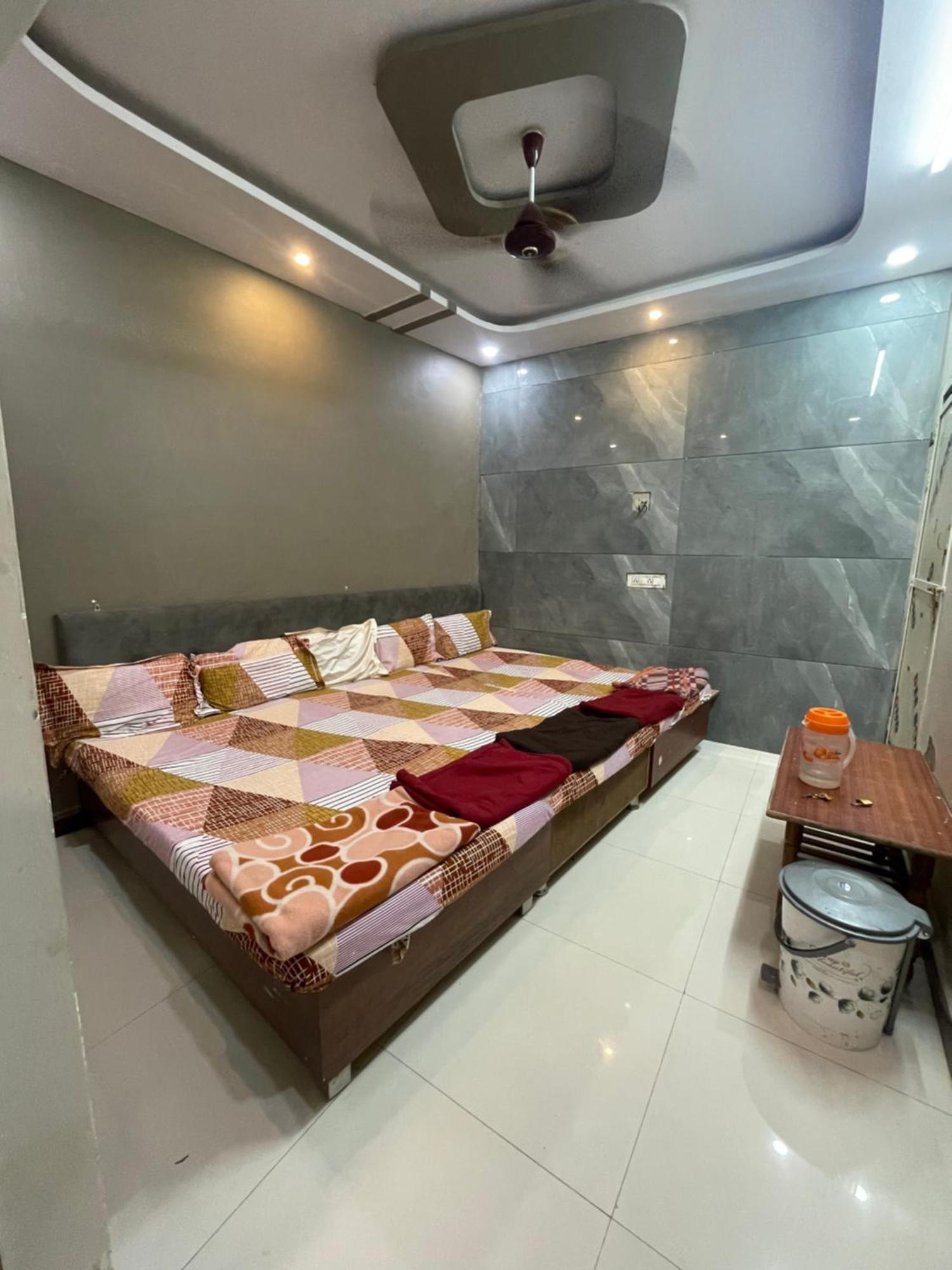 Satguru Guest House Ujjain Ngoại thất bức ảnh